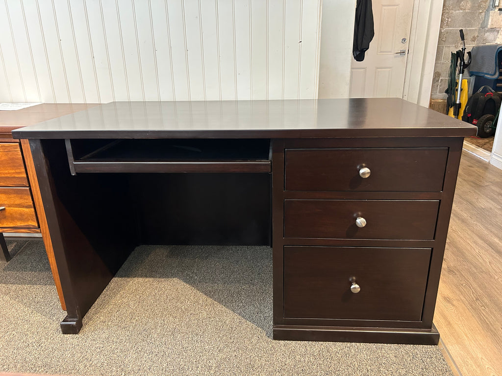 Zesty Clearance Desks in Victoria, BC